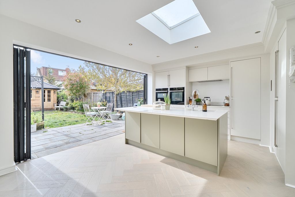 Property photo 2 of 21 1440612-14-69d916...