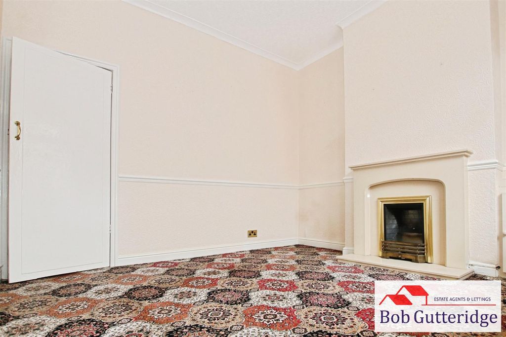 Property photo 3 of 16 Sitting Room