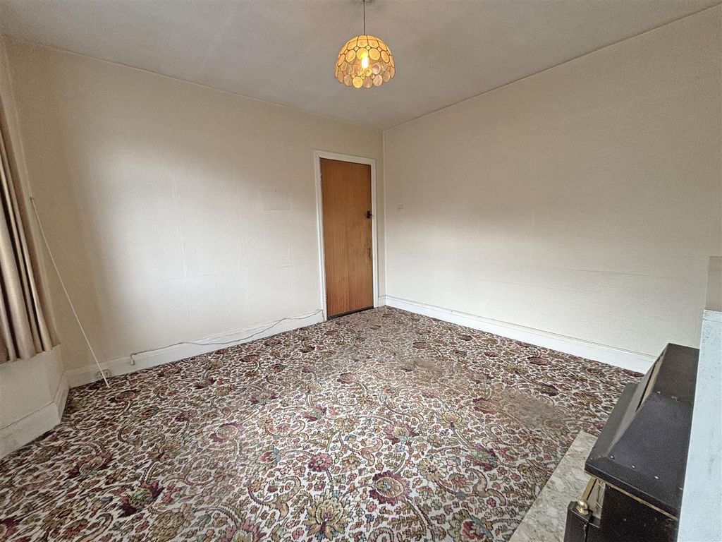 Property photo 3 of 18 Lounge V2.Jpg