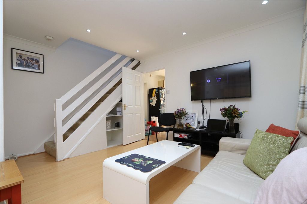 Property photo 2 of 15 Picture No. 11