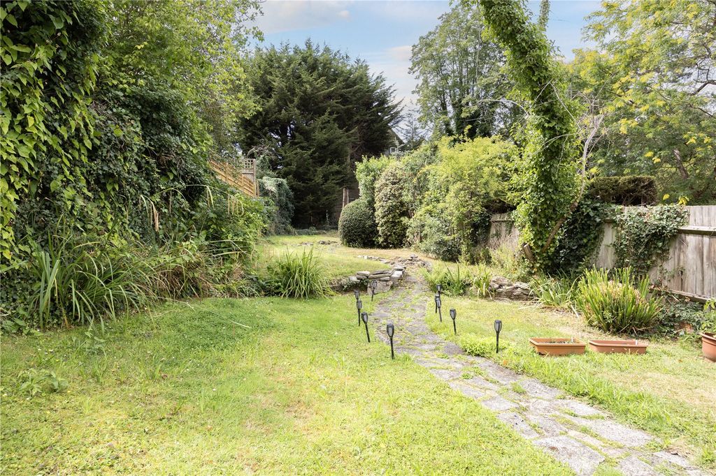 Property photo 3 of 13 Garden