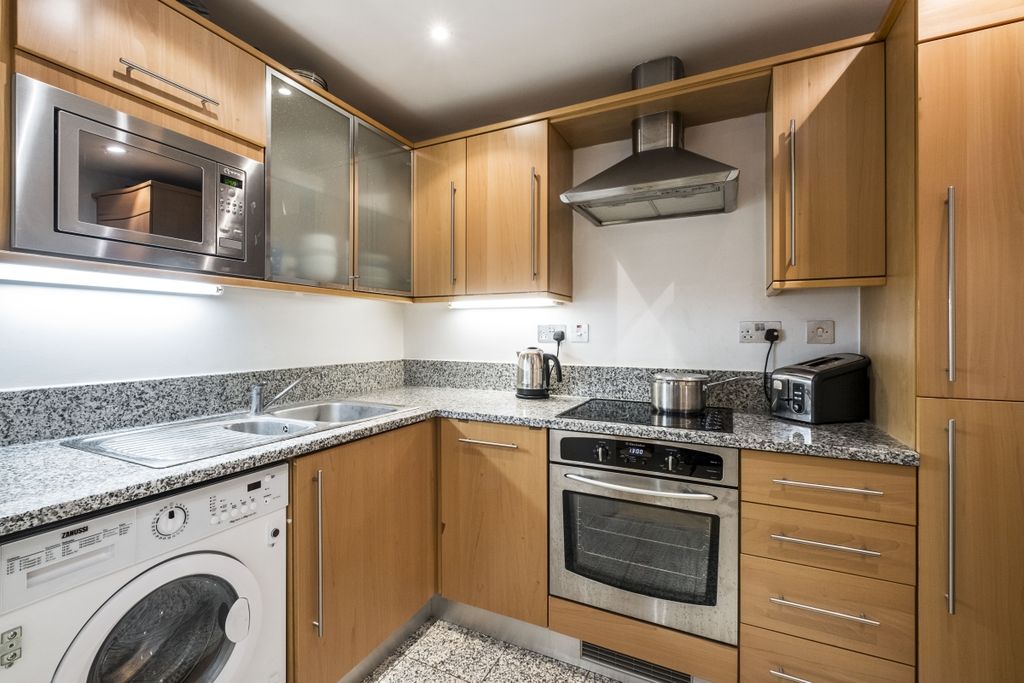 Property photo 3 of 12 Kitchen