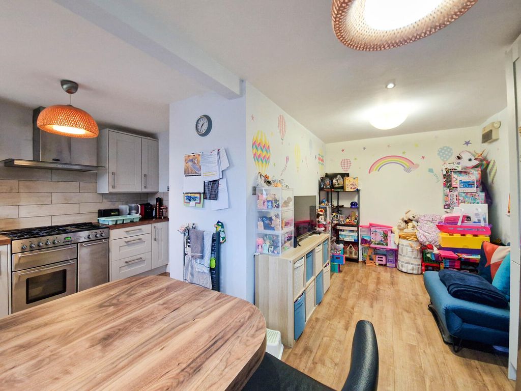 Property photo 3 of 20 Kitchen