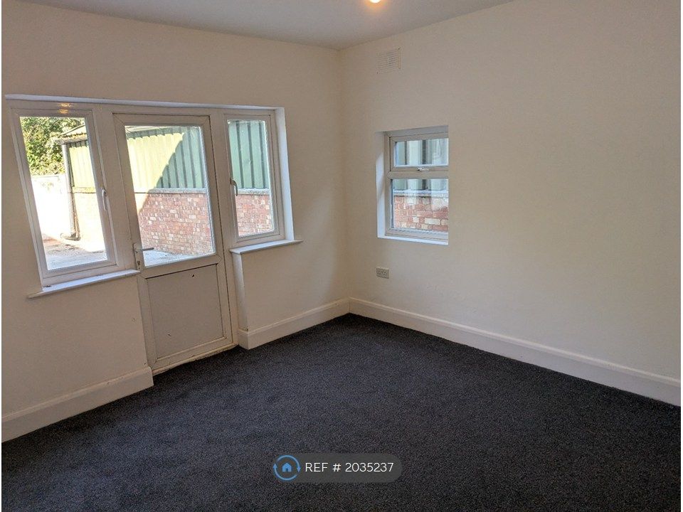 Property photo 3 of 14 Dining