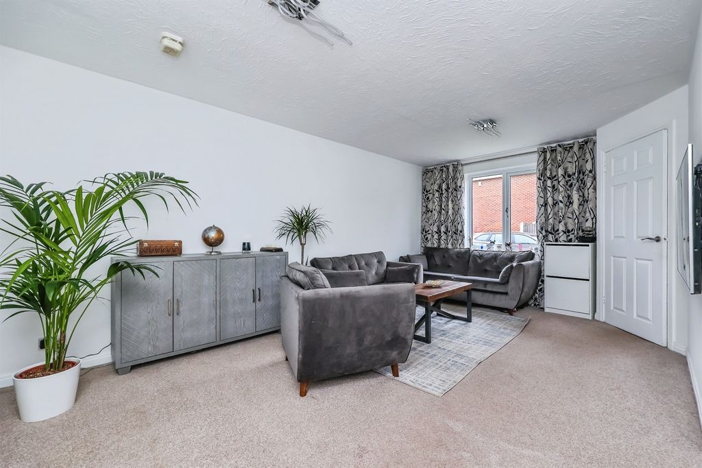 Property photo 2 of 20