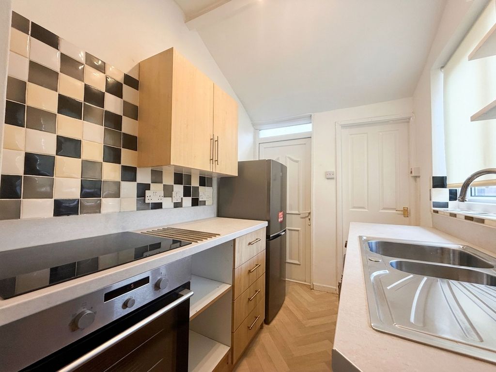 Property photo 1 of 8 Kitchen