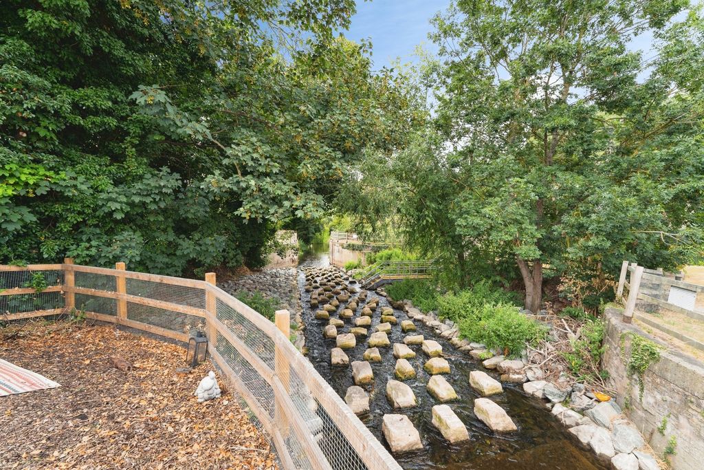 Property photo 3 of 33 Pbox-Img.Jpg