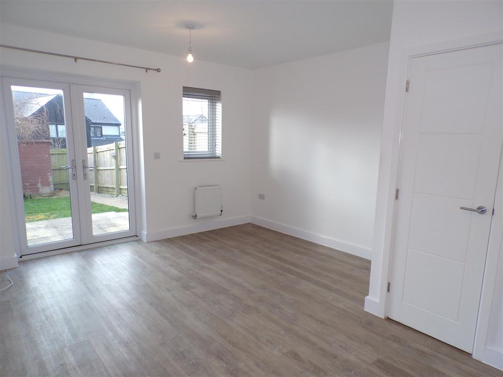 Property photo 1 of 9 Living Room.Jpg