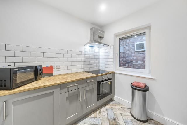Property photo 3 of 10 Kitchen