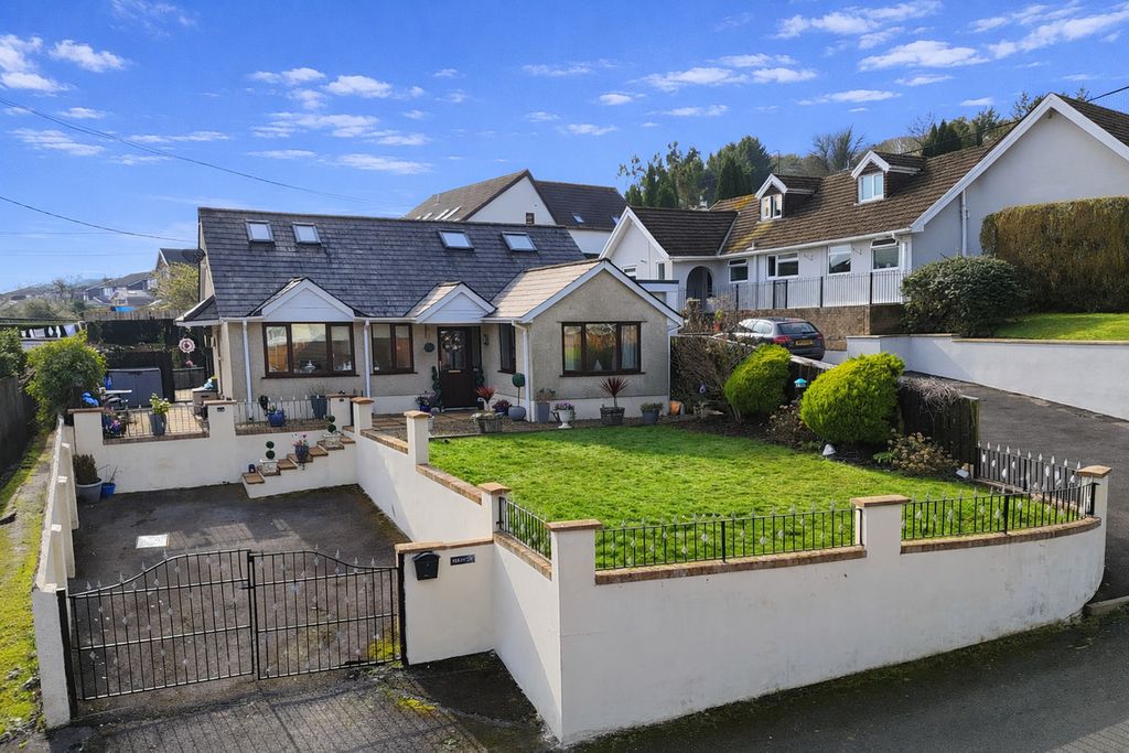 Property photo 1 of 43