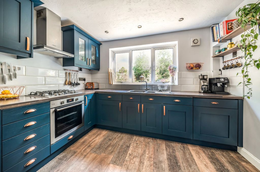 Property photo 3 of 13 1350296-6-68c031E...