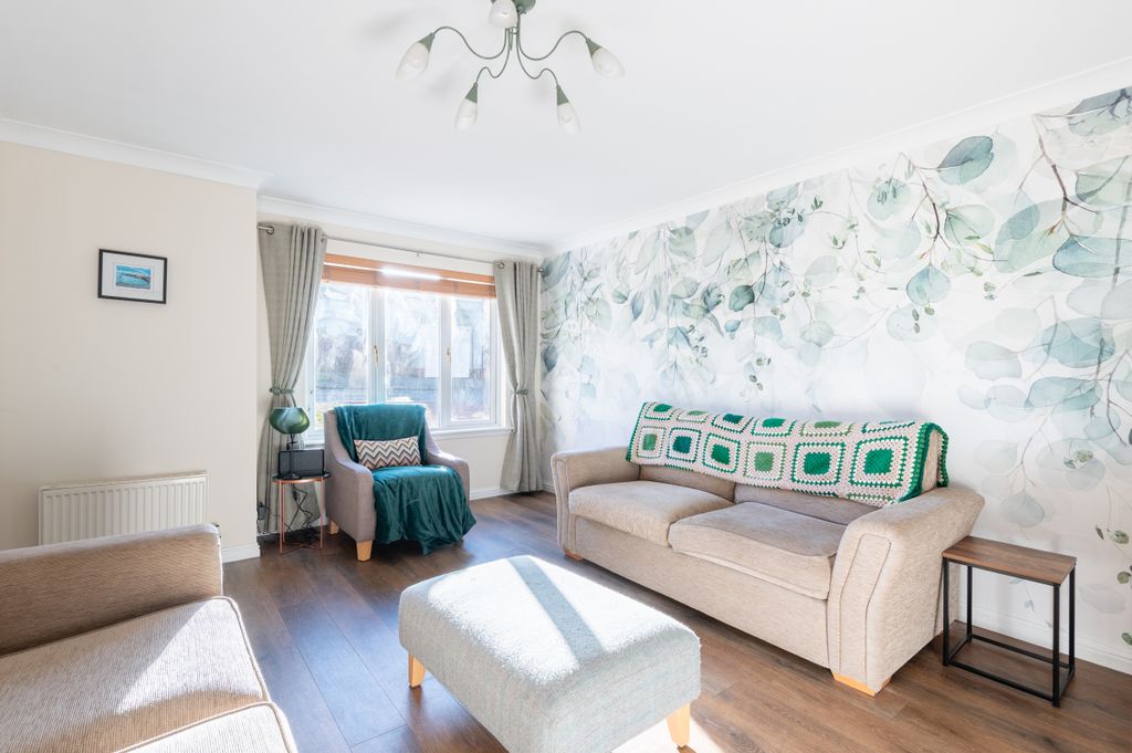 Property photo 3 of 28