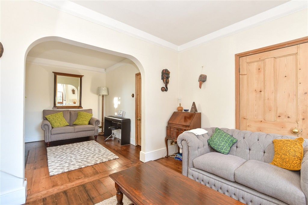 Property photo 3 of 19 Lounge