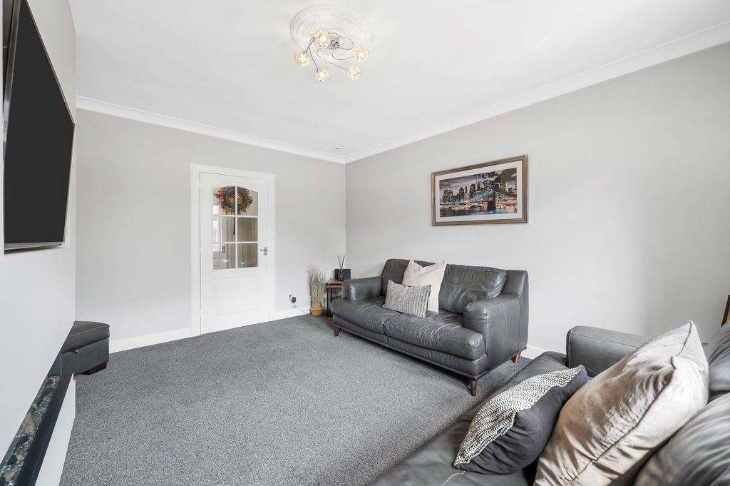 3 bed flat for saleTuke Street, Dunfermline KY12 photo 4