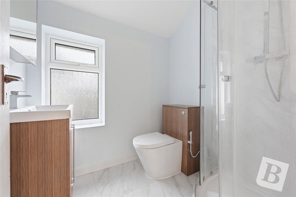 Property photo 3 of 20 En-Suite