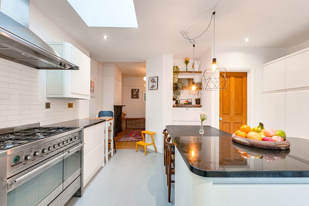 Property photo 3 of 35