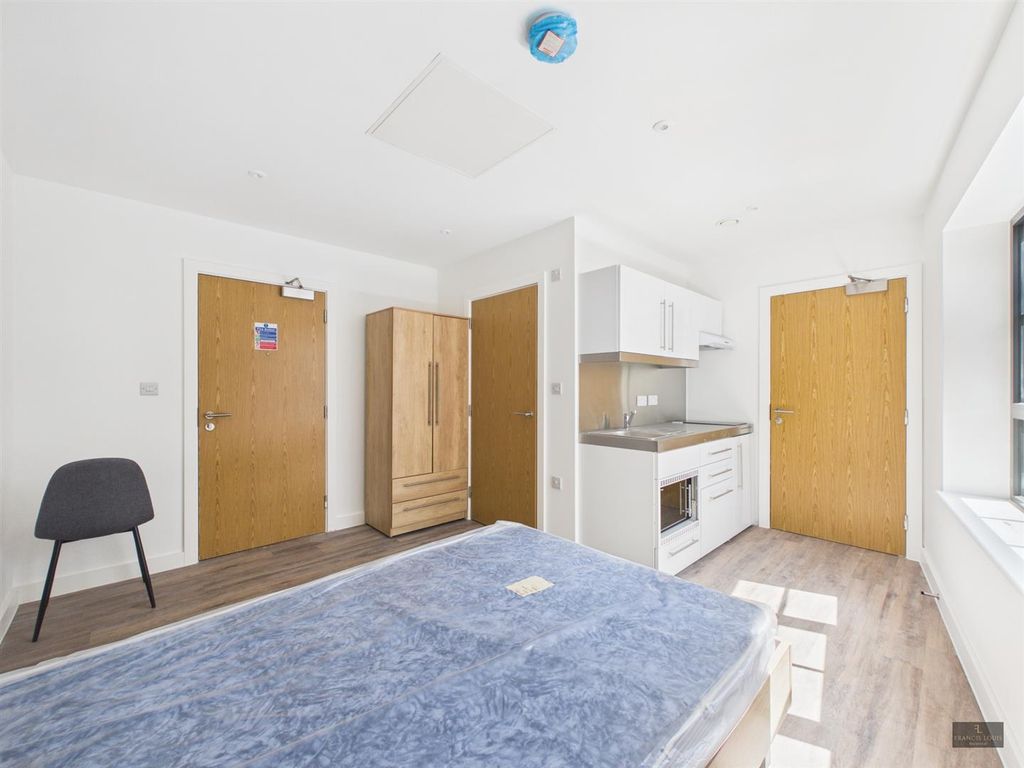Property photo 2 of 11 Cam02887G0-Pr0682-Still007.Jpg