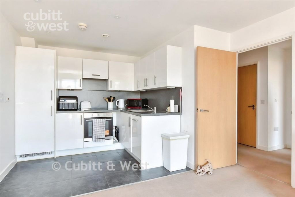 Property photo 2 of 14 Kitchen