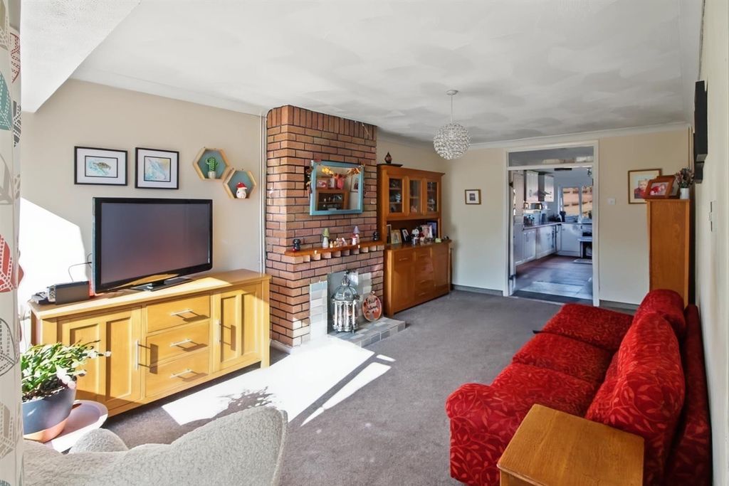 Property photo 3 of 12 Lounge