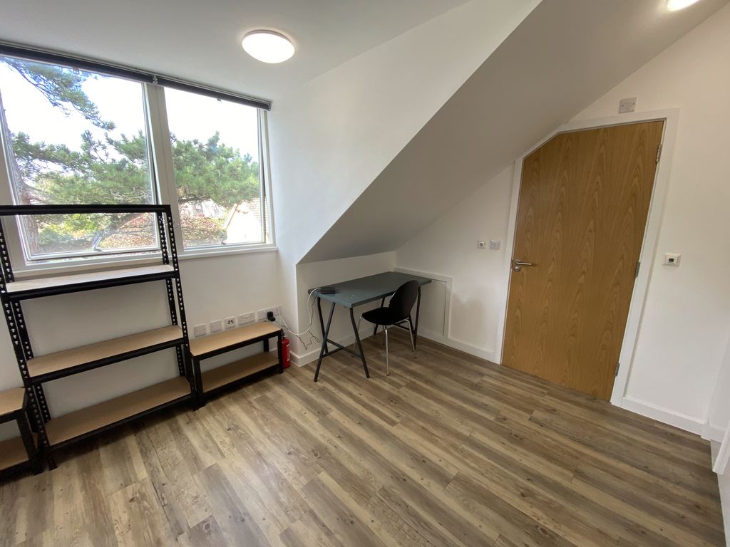 Property photo 3 of 15 Studio