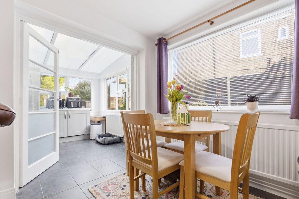 Property photo 3 of 28