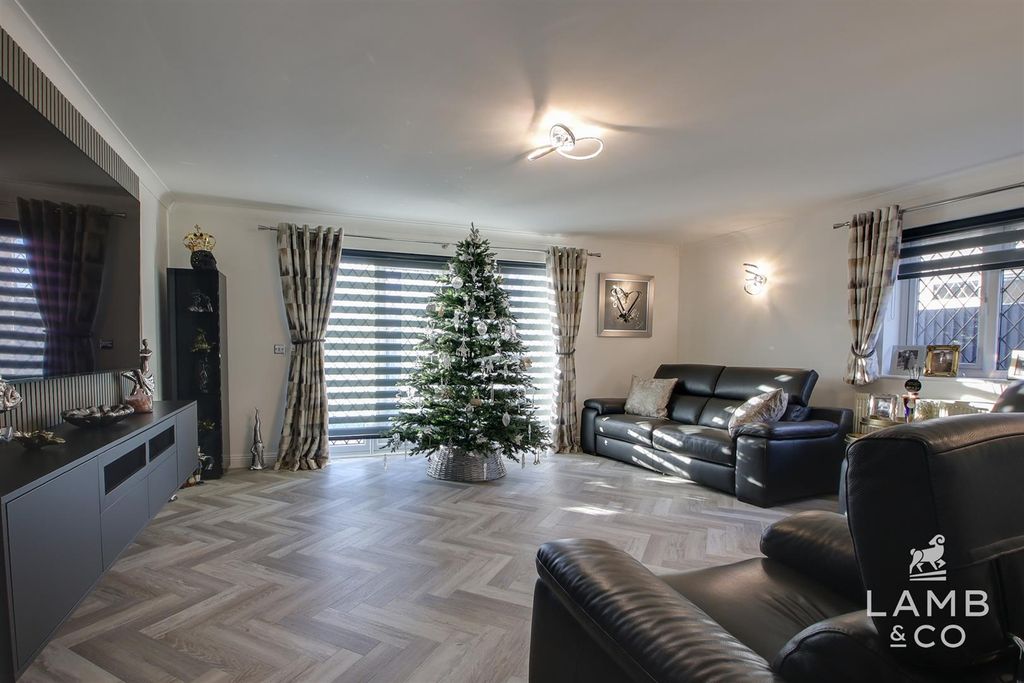 Property photo 3 of 23