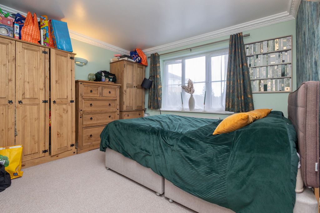 Property photo 3 of 11 Master Bedroom