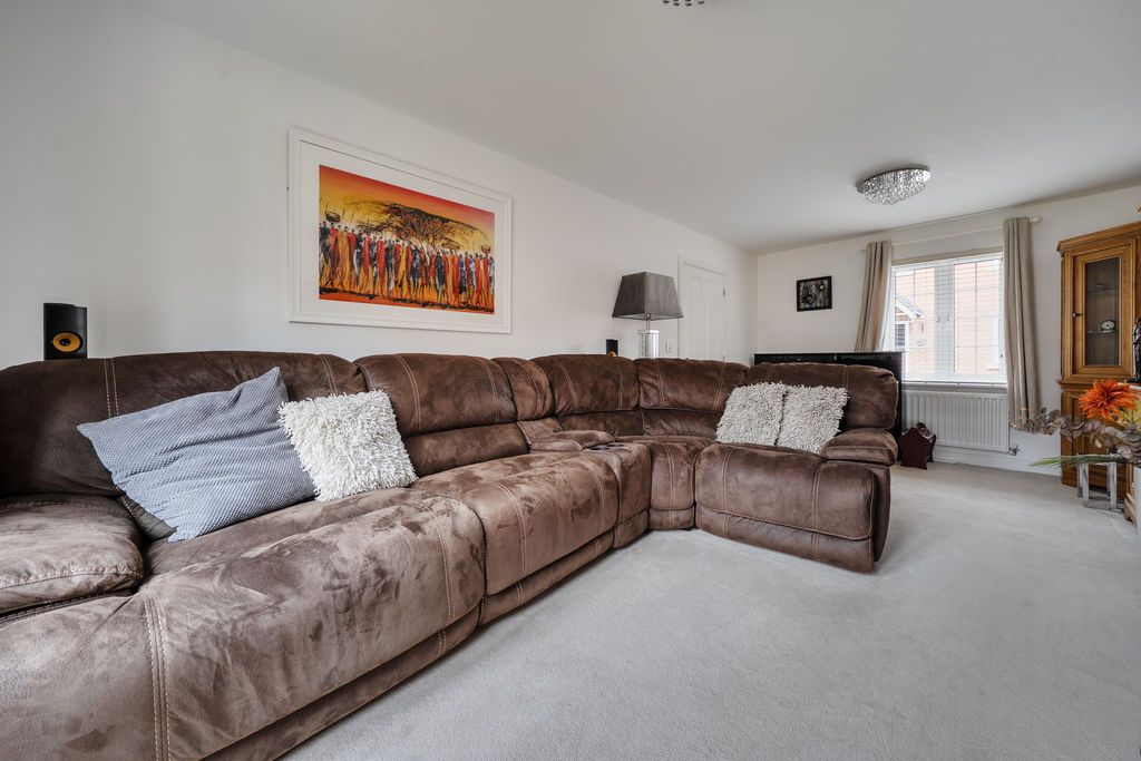 Property photo 2 of 21 Lounge
