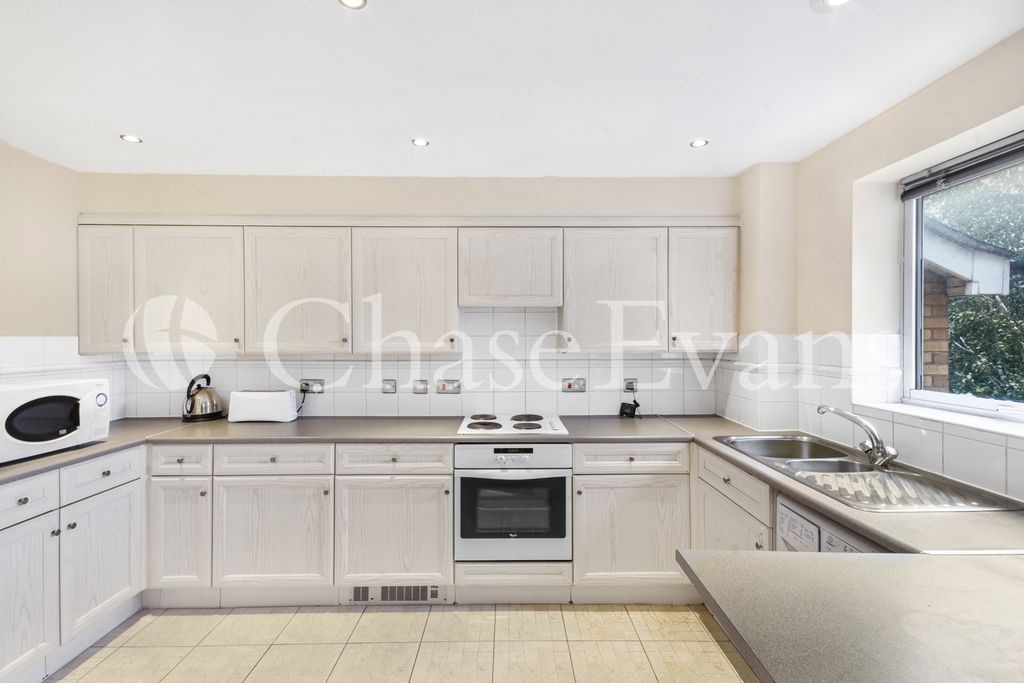 Property photo 2 of 14 Kitchen