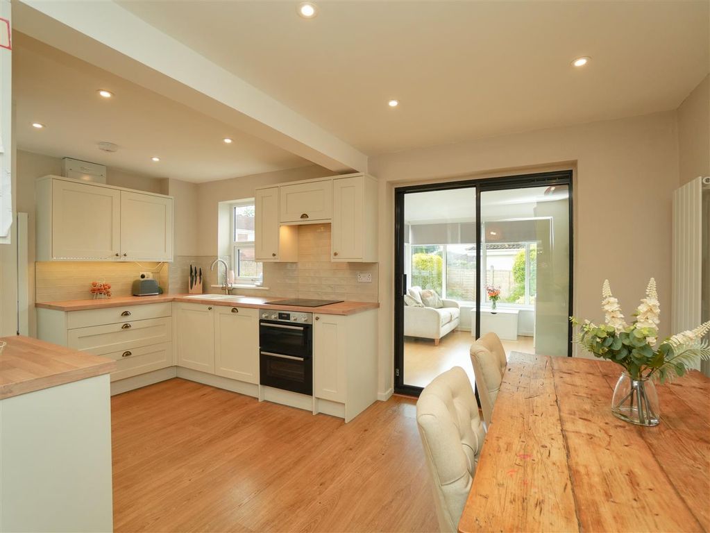 Property photo 3 of 21 Dining Kitchen