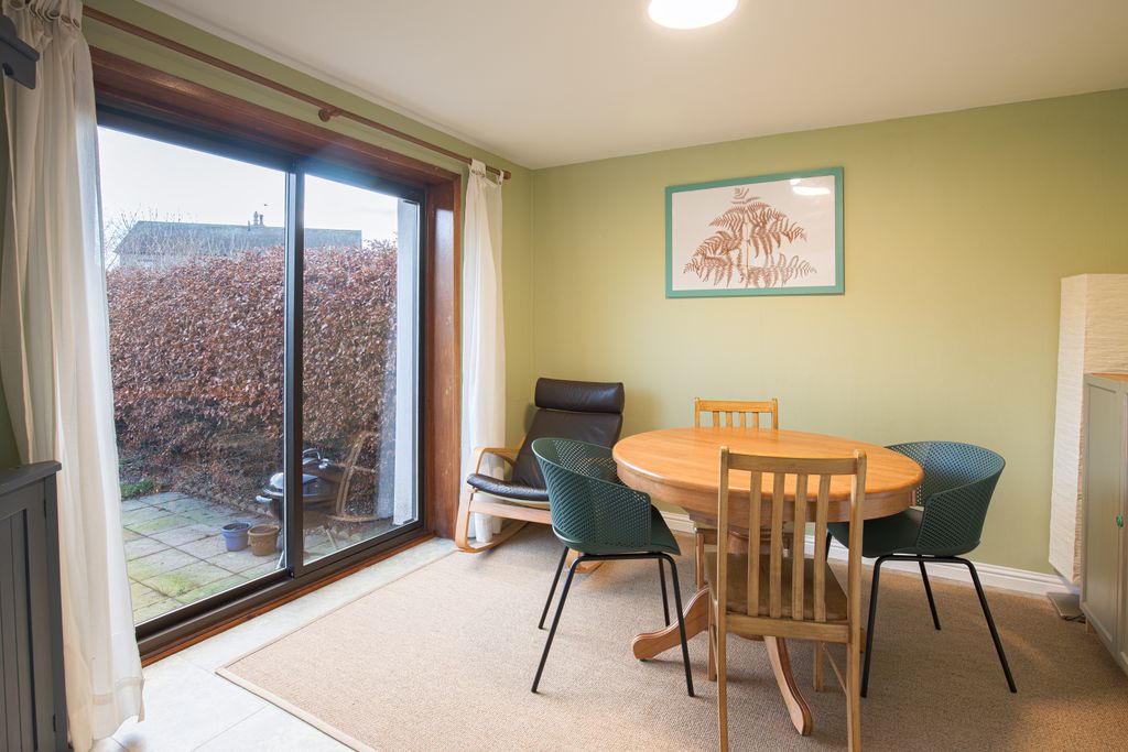 Property photo 3 of 8 Diningarea