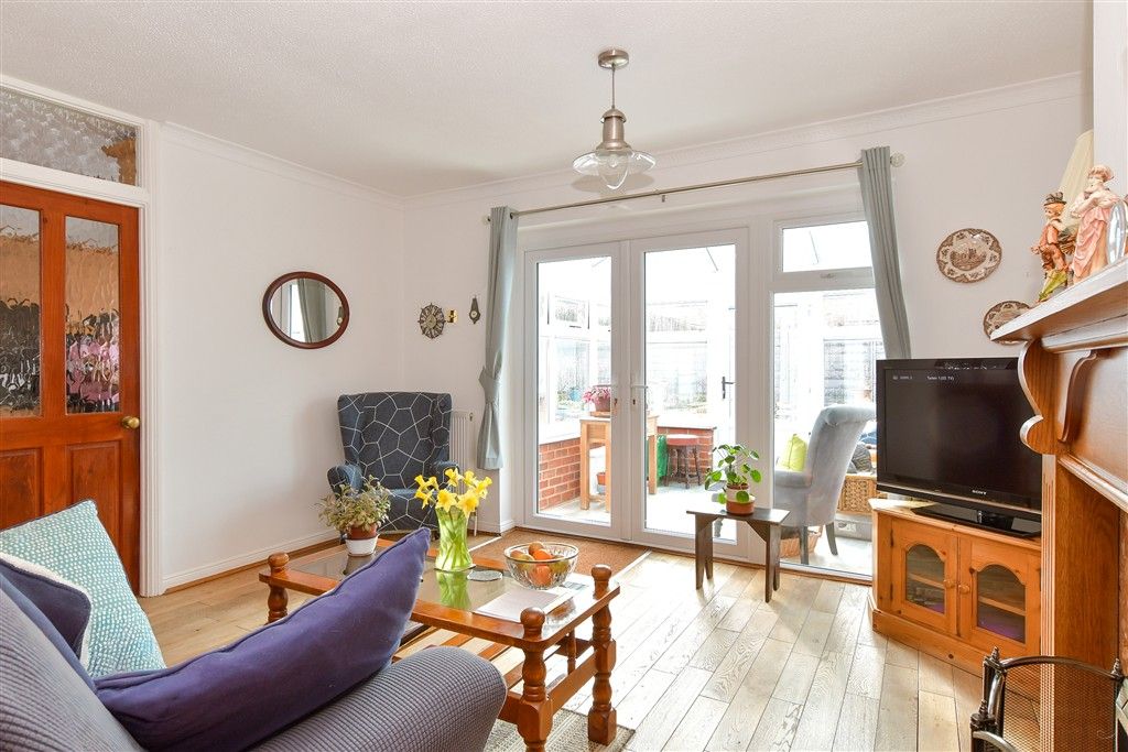 Property photo 3 of 8 Lounge