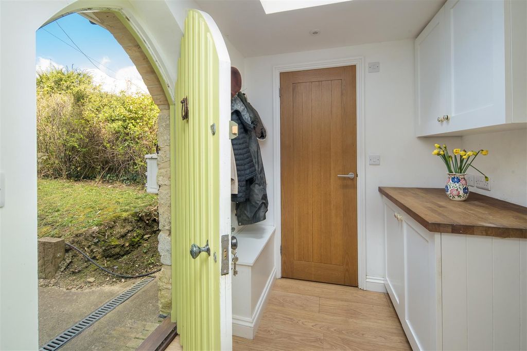 Property photo 3 of 22