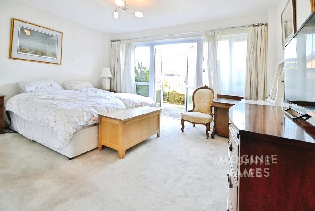 Property photo 3 of 12 Pbox-Img.Jpg