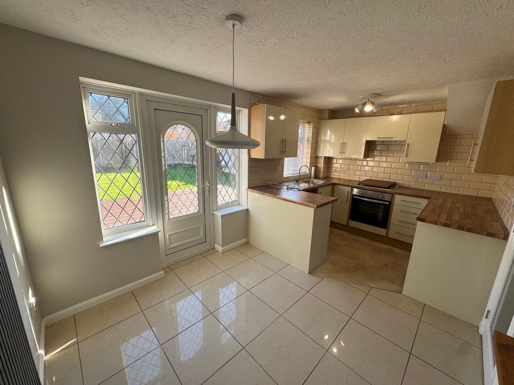 Property photo 2 of 14 Kitchen