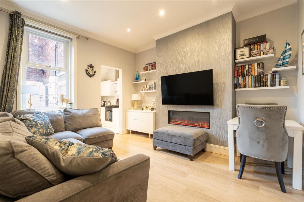 Property photo 2 of 7 Living Room