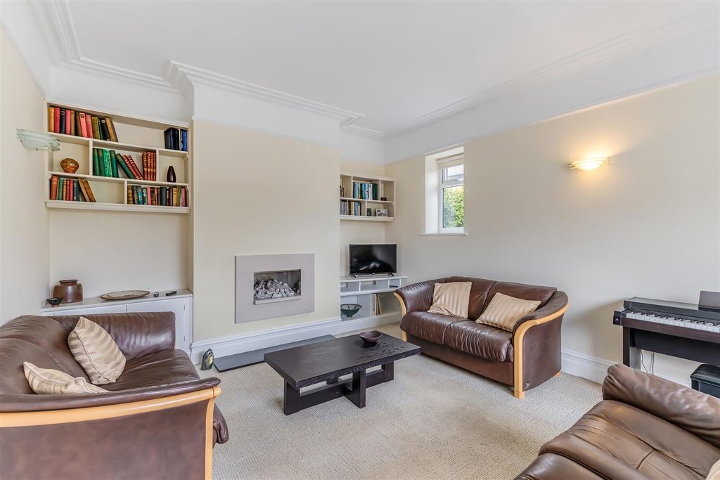 Property photo 2 of 30 Sitting Room