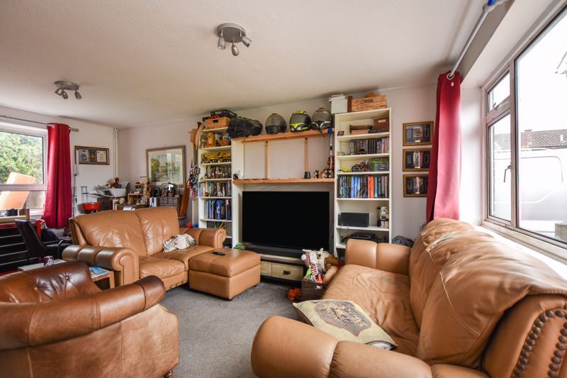 Property photo 3 of 9 Photo 4