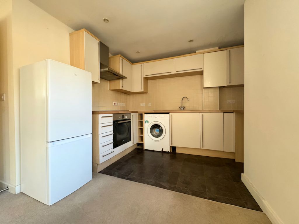 Property photo 3 of 6 Kitchen