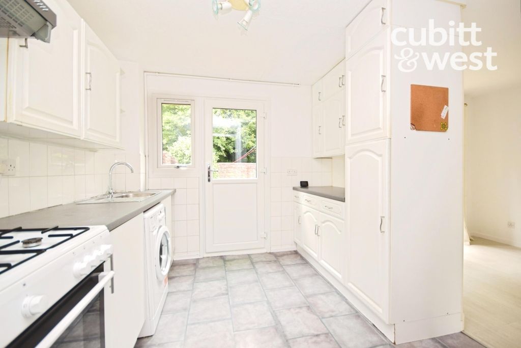 Property photo 2 of 14 Kitchen