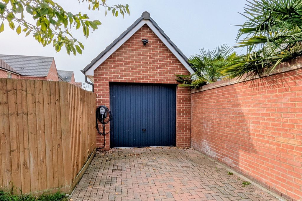 Property photo 3 of 21