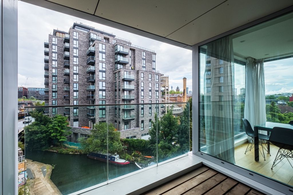 Property photo 3 of 13 Regents Wharf