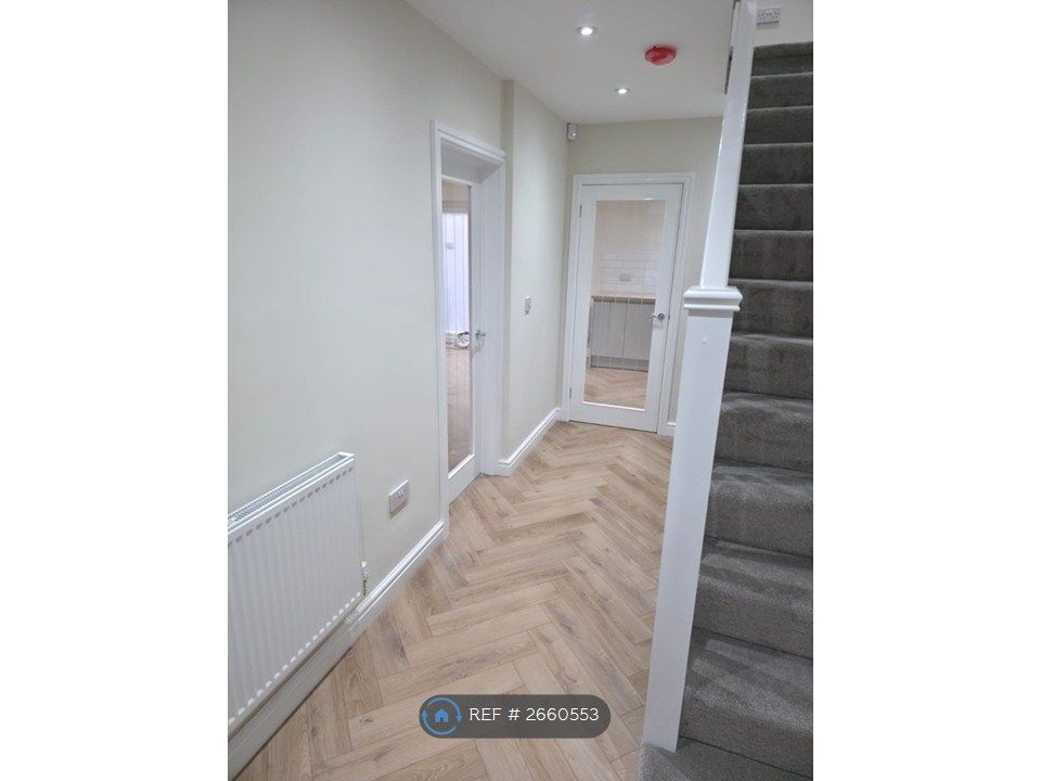 Property photo 2 of 13 Hallway