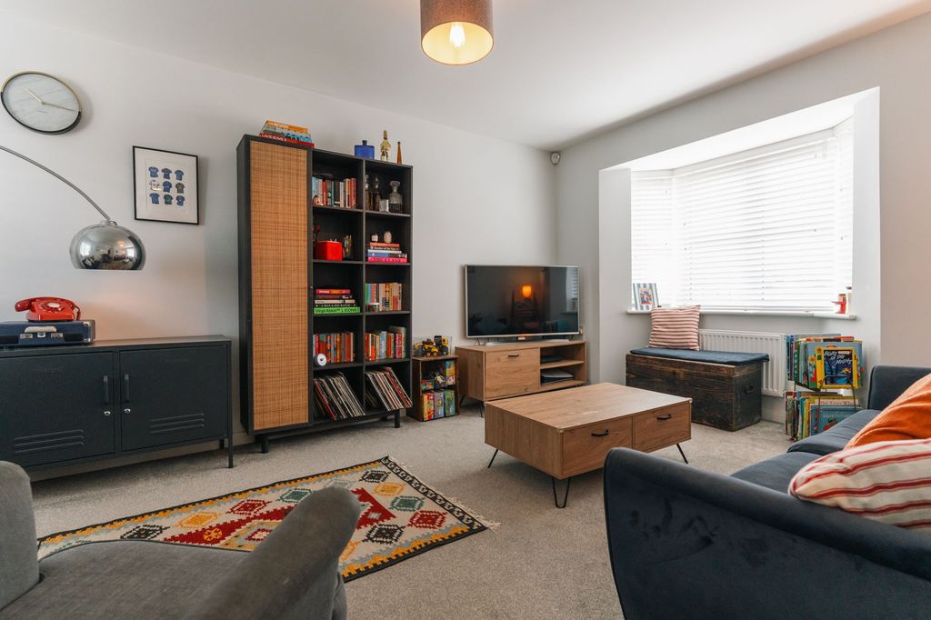 Property photo 3 of 18