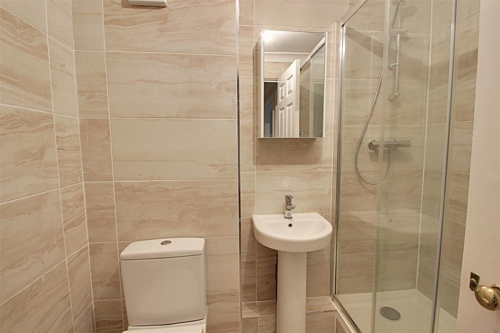 Property photo 3 of 15 Bathroom.Jpg