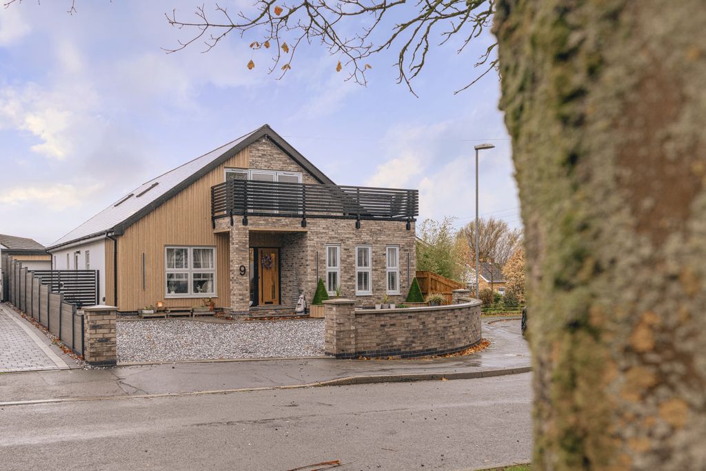 Property photo 1 of 41