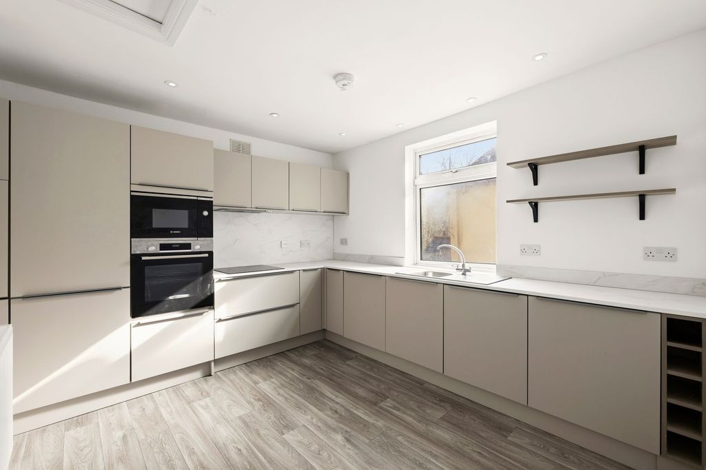 Property photo 2 of 21 Kitchen