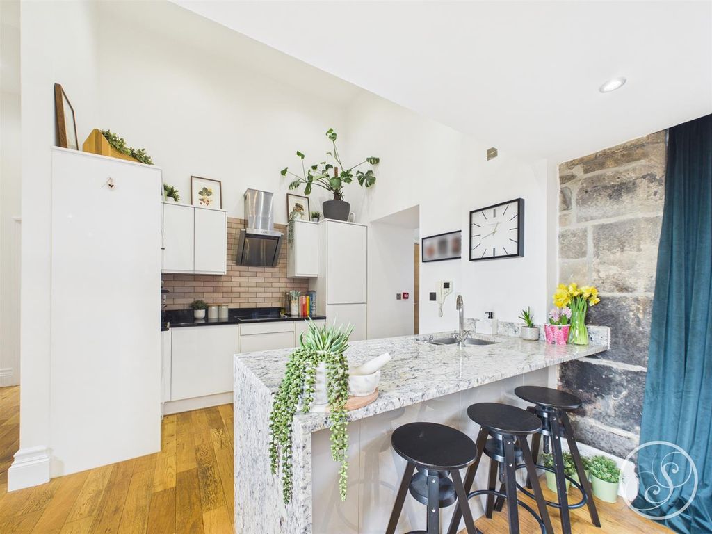 Property photo 3 of 27 Kitchen