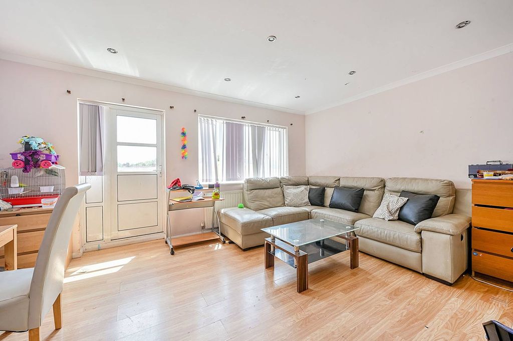 Property photo 2 of 3
