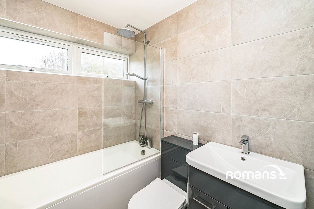 Property photo 3 of 9 Photo